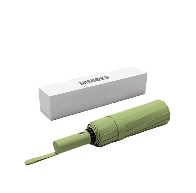 Paraguas plegable inverso automático de 10 costillas con mango de cierre Paraguas de lujo plegable con mango de cierre de 27 pulgadas 3